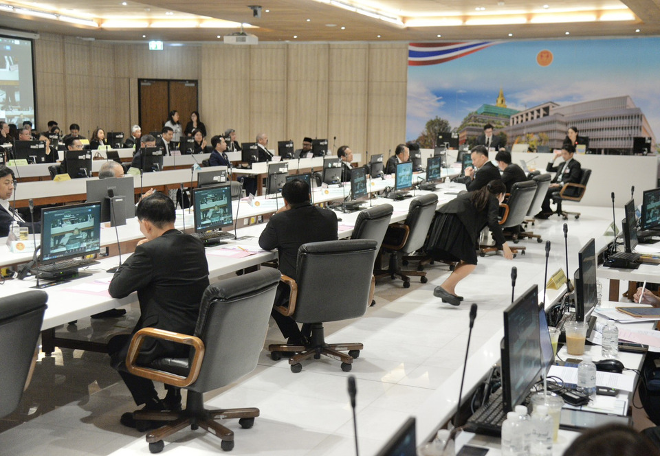 เดือดรอบ 2! "ศุภชัย" วอล์กเอาต์ ซัดฝ่ายค้านเซ็ตอัพล้ม TH-AI PASSPORT ด้าน "ชาดา"ท้าพรรคประชาชน แน่จริงยื่น ป.ป.ช.เลย