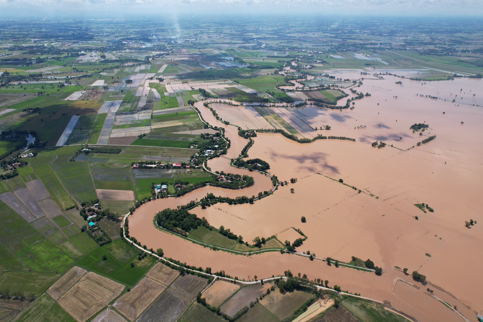 สำนักงานชลประทานที่ 3 ลงพื้นที่ติดตามสถานการณ์การรับน้ำเข้าทุ่งหน่วงน้ำบางระกำจังหวัดพิษณุโลก
