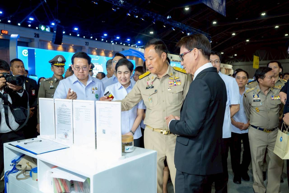“อนุทิน” เปิดงาน “อย. Expo 2026” ดันเศรษฐกิจสุขภาพ ลดค่าครองชีพ หนุนผลิตภัณฑ์สุขภาพไทย จากท้องถิ่นสู่สากล