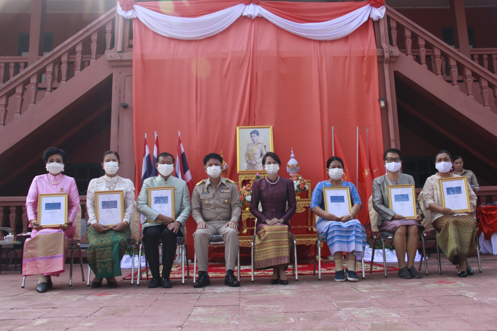 ผู้ว่าฯชลบุรี ลงนามถวายพระพรชัยมงคล  สมเด็จพระเจ้าลูกเธอ เจ้าฟ้าสิริวัณณวรี นารีรัตนราชกัญญา 