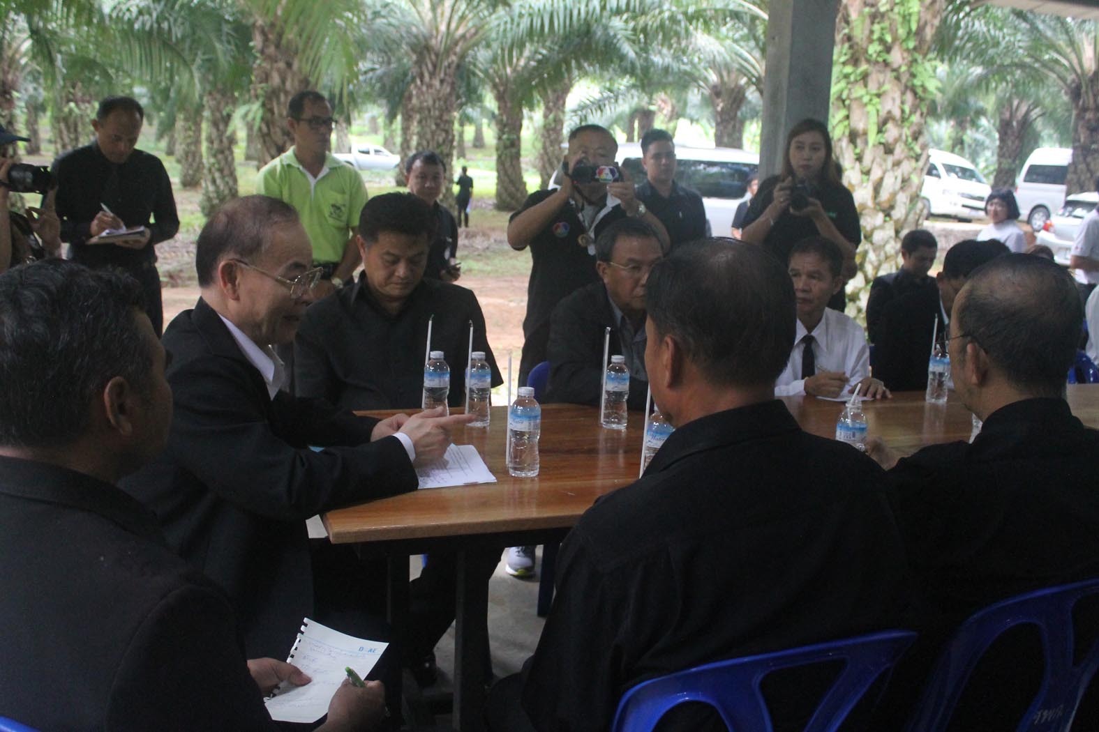 เลขานุการ รมว.เกษตรและสหกรณ์ พร้อมคณะลงตรัง ตรวจเยี่ยมเกษตรกร