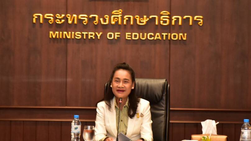 เสมา 3 สั่ง กศน.เดินเครื่องผลิตหน้ากากอนามัยแจกประชาชนฟรี 