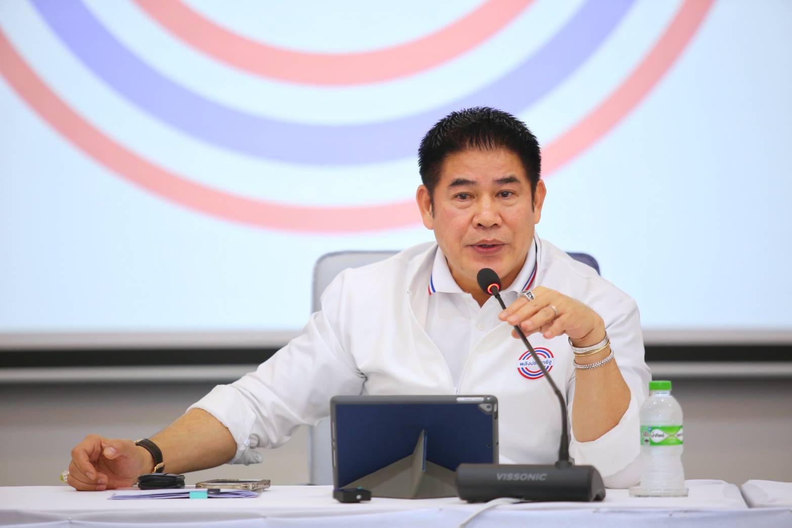 "ธรรมนัส" โต้ข่าวลือดีลลับ ขน สส.ในกลุ่มทิ้ง "พปชร." โหวตนายกฯ หวังจับขั้วรัฐบาลใหม่ ยันยังไม่ได้รับการติดต่อจาก "เพื่อไทย"