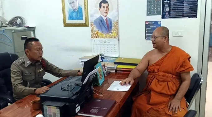 พระไม่ทน! ขึ้นโรงพัก แจ้งถูกปลอมเฟซบุ๊ก ทักแชทหลอกขอเงินญาติโยม