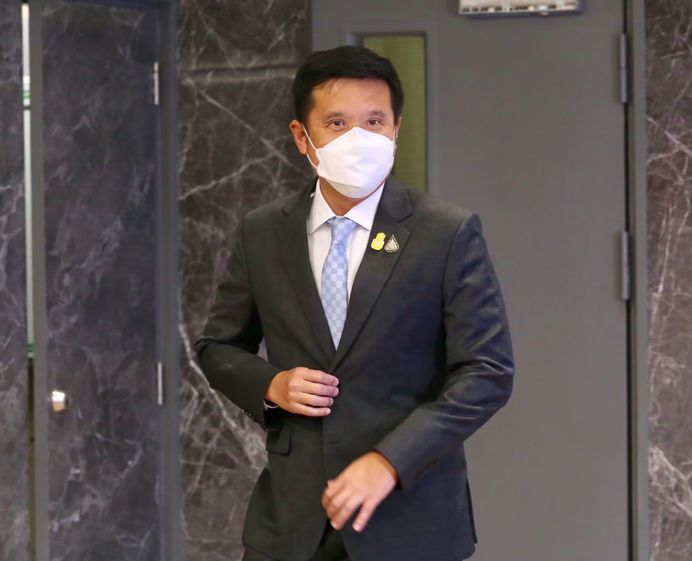 "ชัยวุฒิ" บอกอย่าตกใจ "พปชร." ขึ้นป้าย "บิ๊กป้อม" แค่อวยพรสงกรานต์ โปรโมทพรรค ชี้ "3ป."คุยกันเองชงแคนดิเดตนายกฯ