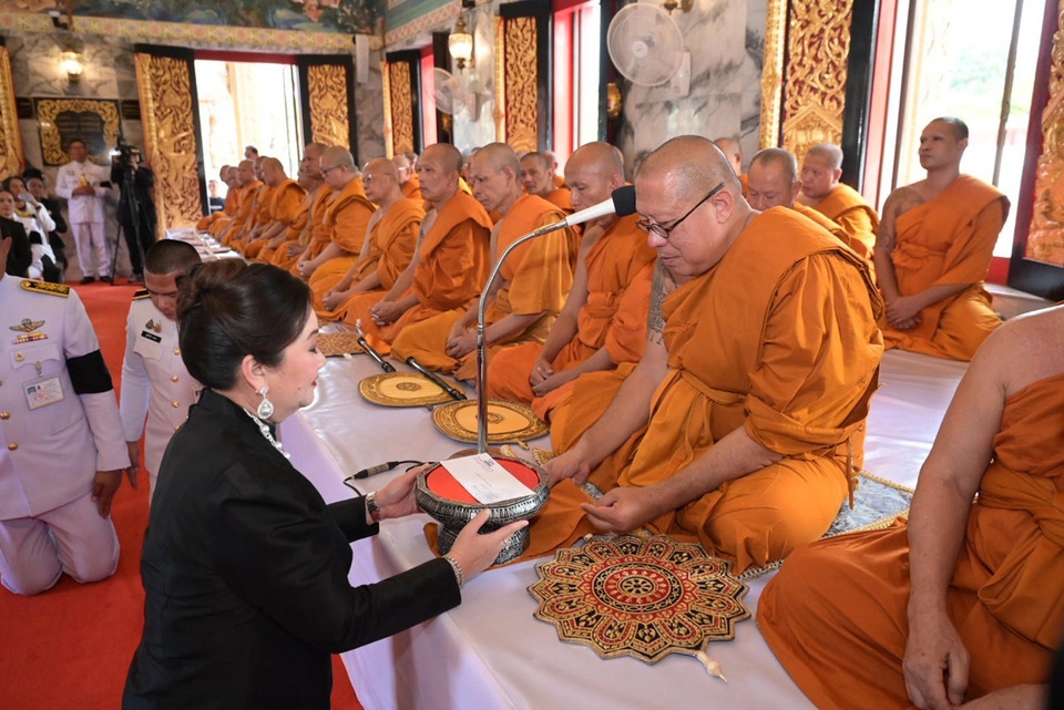 โปรดเกล้าฯ พระราชทานผ้าพระกฐิน ณ วัดไผ่ล้อม พระอารามหลวง จังหวัดนครปฐม