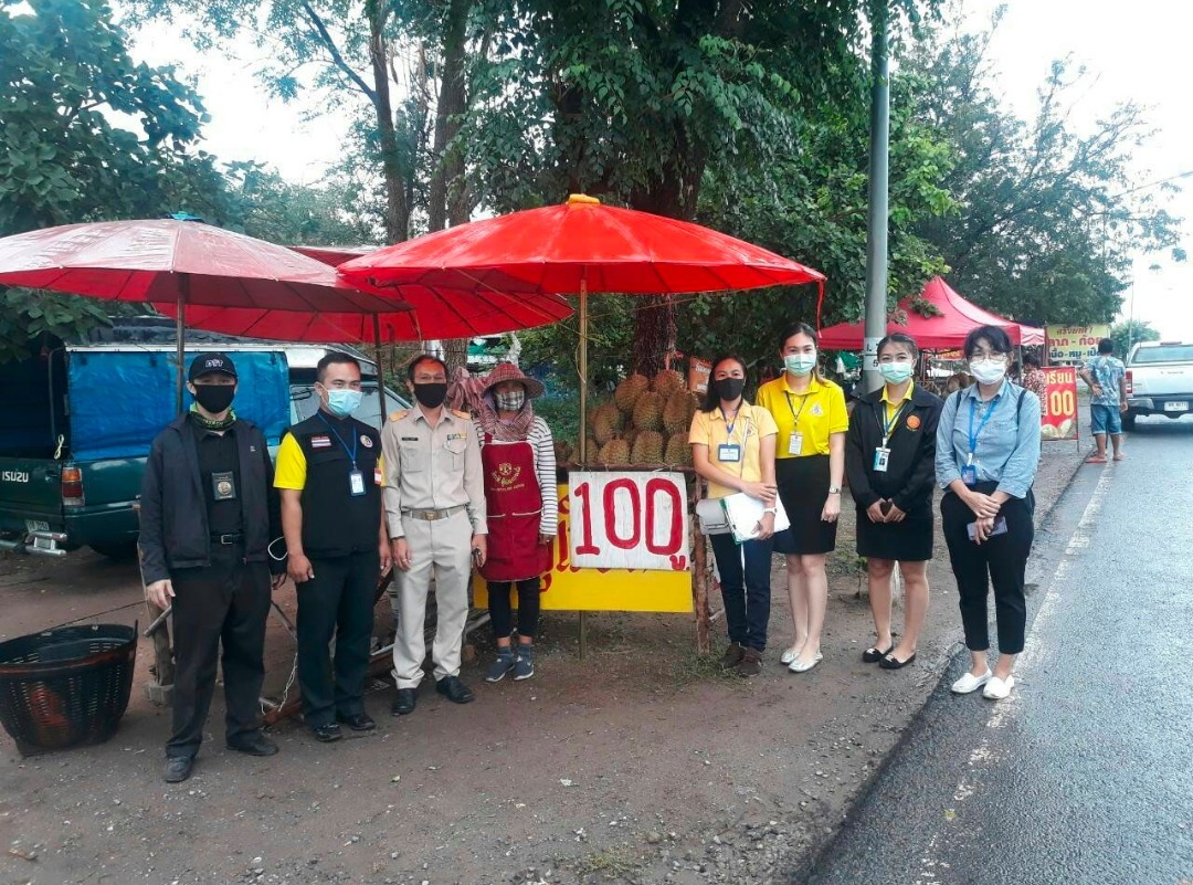พาณิชย์โคราช เอาจริงจับแผงลอยขายทุเรียนริมทางหลวงเอาเปรียบผู้บริโภค แสดงราคาไม่ถูกต้อง 6 ราย ยึดเครื่องชั่ง 5 ราย