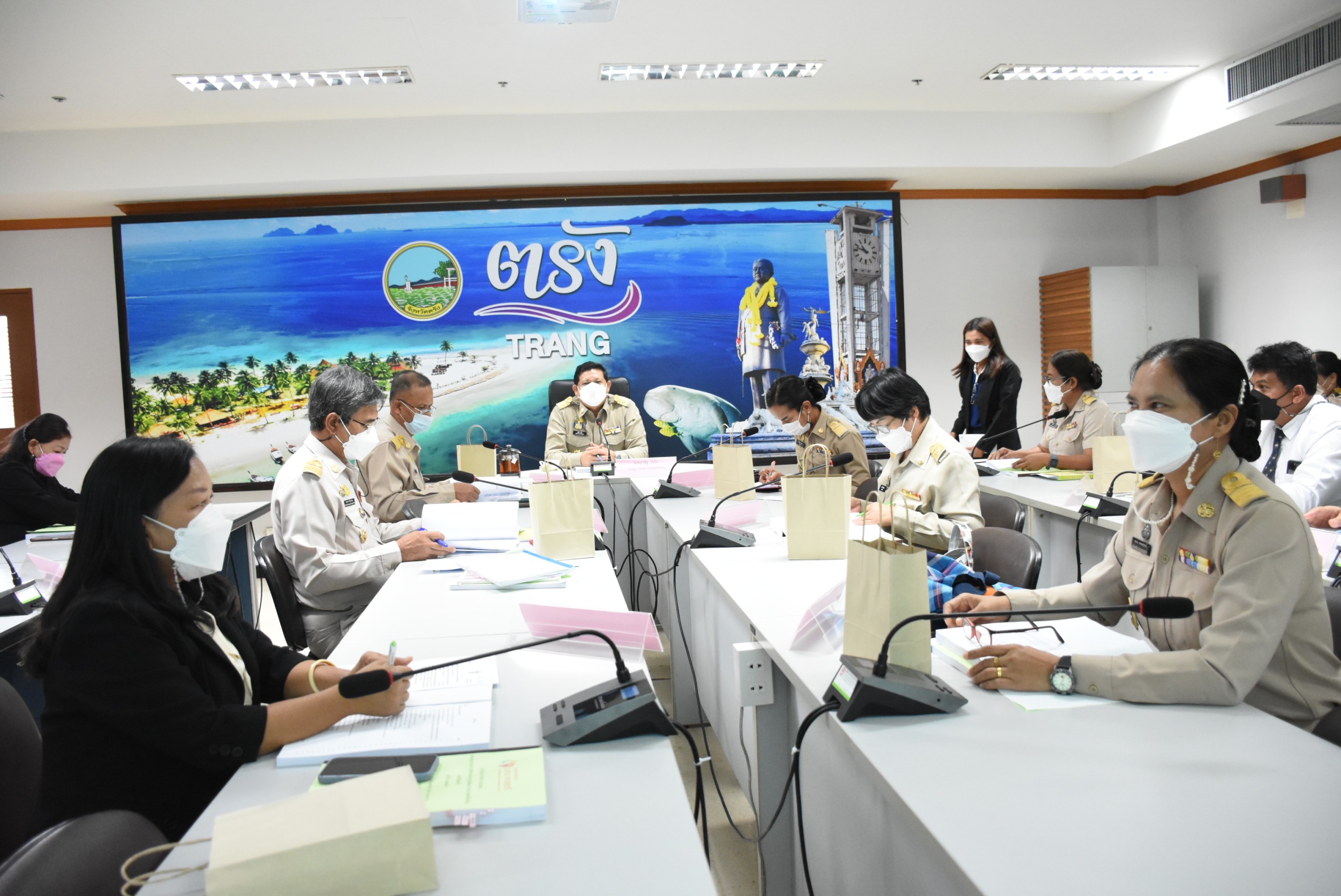ตรังประชุมคณะอนุกรรมการบริหารกองทุนพัฒนาบทบาทสตรี