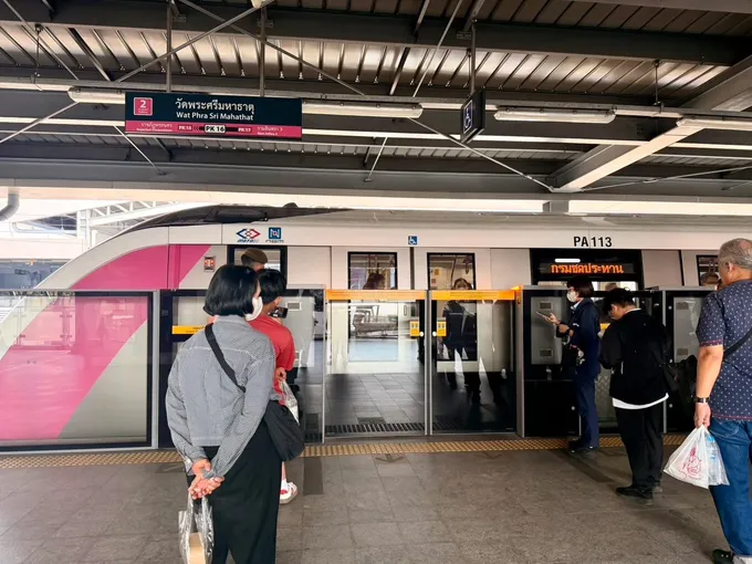 ขร. ร่วม ADB ประเมินรถไฟฟ้าสายสีชมพู-เหลือง ยอดผู้ใช้ส.ค. 69 พุ่ง ชูมาตรการตั๋วร่วมไร้ค่าแรกเข้าซ้ำซ้อน เตรียมเริ่ม ม.ค. 70