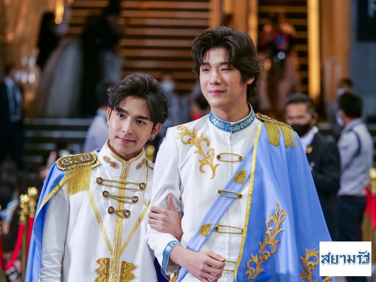 แฟนคลับกรี๊ด! "จิมมี่"ควง"ทอมมี่"เดินพรมแดง“หนังหน้าโรง Carnival Funmeet” 