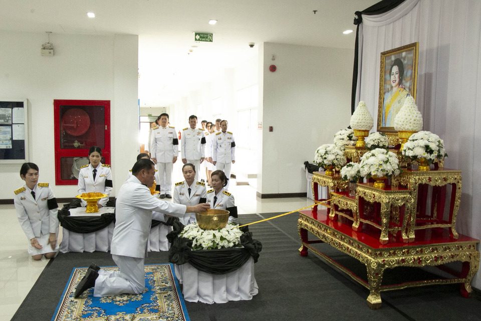 กาฬสินธุ์จัดพิธีถวายน้ำสรงพระบรมศพ-ลงนามถวายอาลัย แด่สมเด็จพระนางเจ้าสิริกิติ์ พระบรมราชินีนาถ พระบรมราชชนนีพันปีหลวง