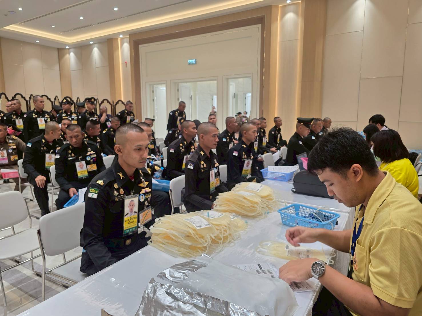 ข้าราชบริพารหน่วยราชการในพระองค์ร่วมบริจาคโลหิตถวายเป็นพระราชกุศลแด่ในหลวงเนื่องในโอกาสวันเฉลิมพระชนมพรรษา  