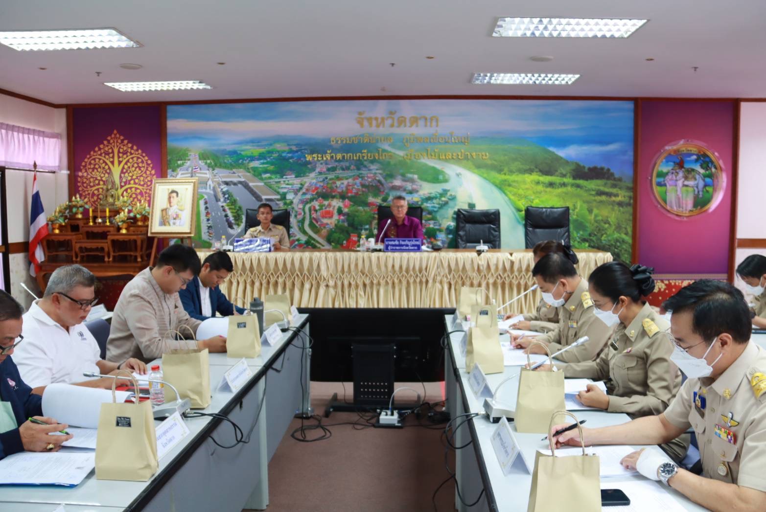 ตาก ประชุมคณะกรรมการร่วมภาครัฐและเอกชน แก้ไขปัญหาการขนส่งสินค้าสะพานมิตรภาพไทย-เมียนมา แห่งที่ 2