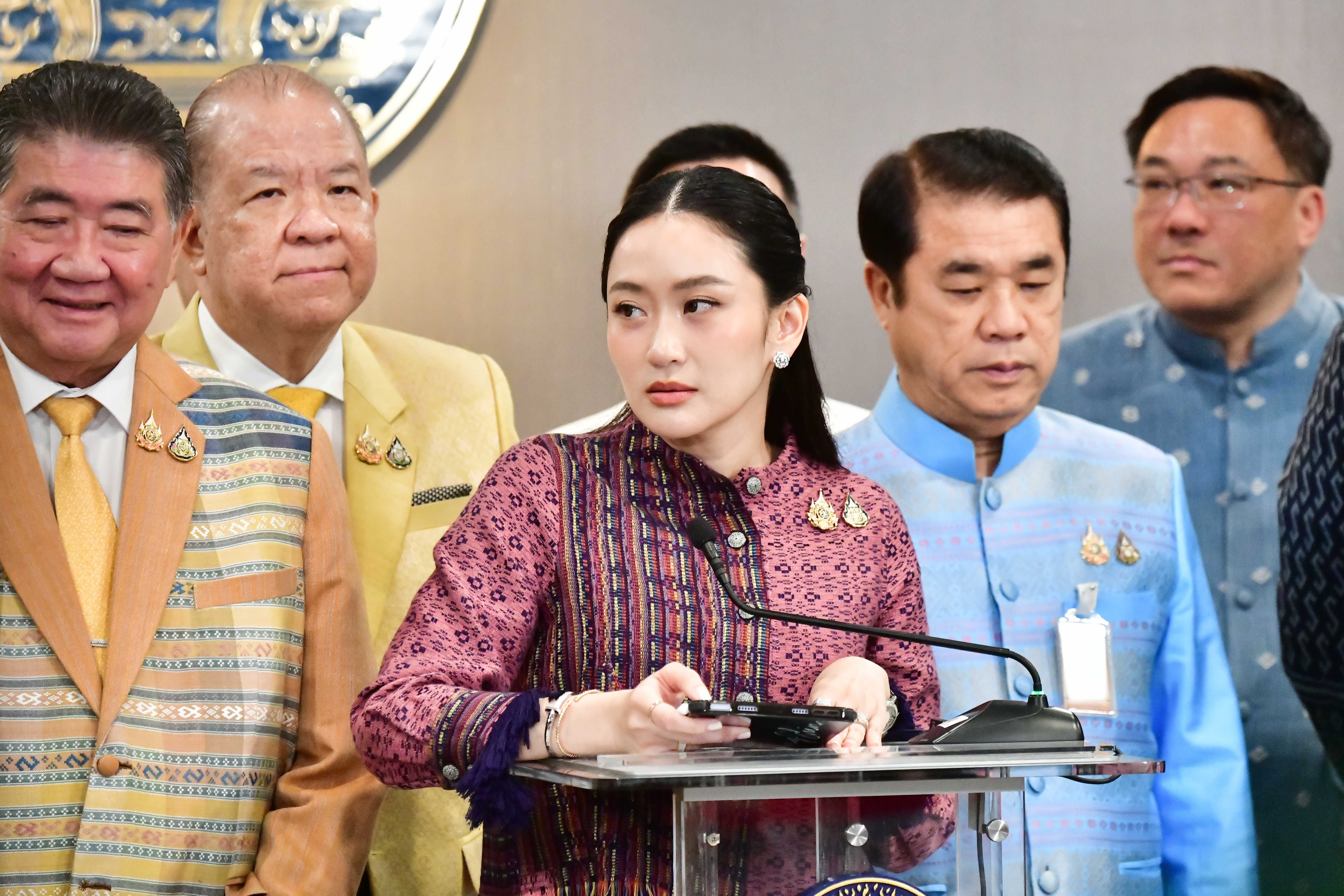"แพทองธาร" แจง "พรรคร่วมฯ" ตกลงเรื่องร่างฯ69 แล้ว  ชี้ "สส."  ย้ายพรรคอยู่ที่ความสมัครใจ 