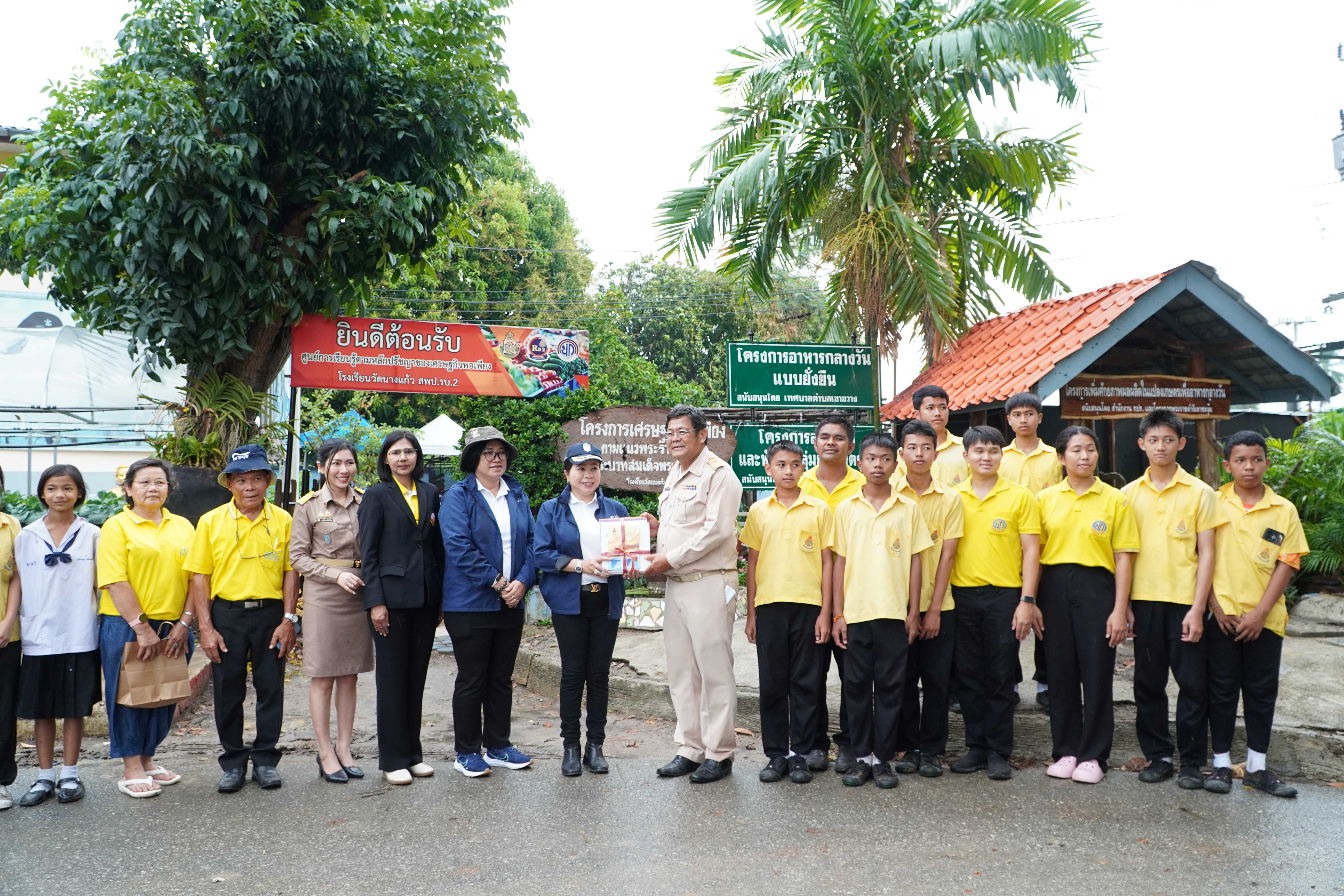 โครงการศึกษาวิธีการฟื้นฟูที่ดินเสื่อมโทรมเขาชะงุ้มฯ ขยายผลสำเร็จสู่รั้วโรงเรียน