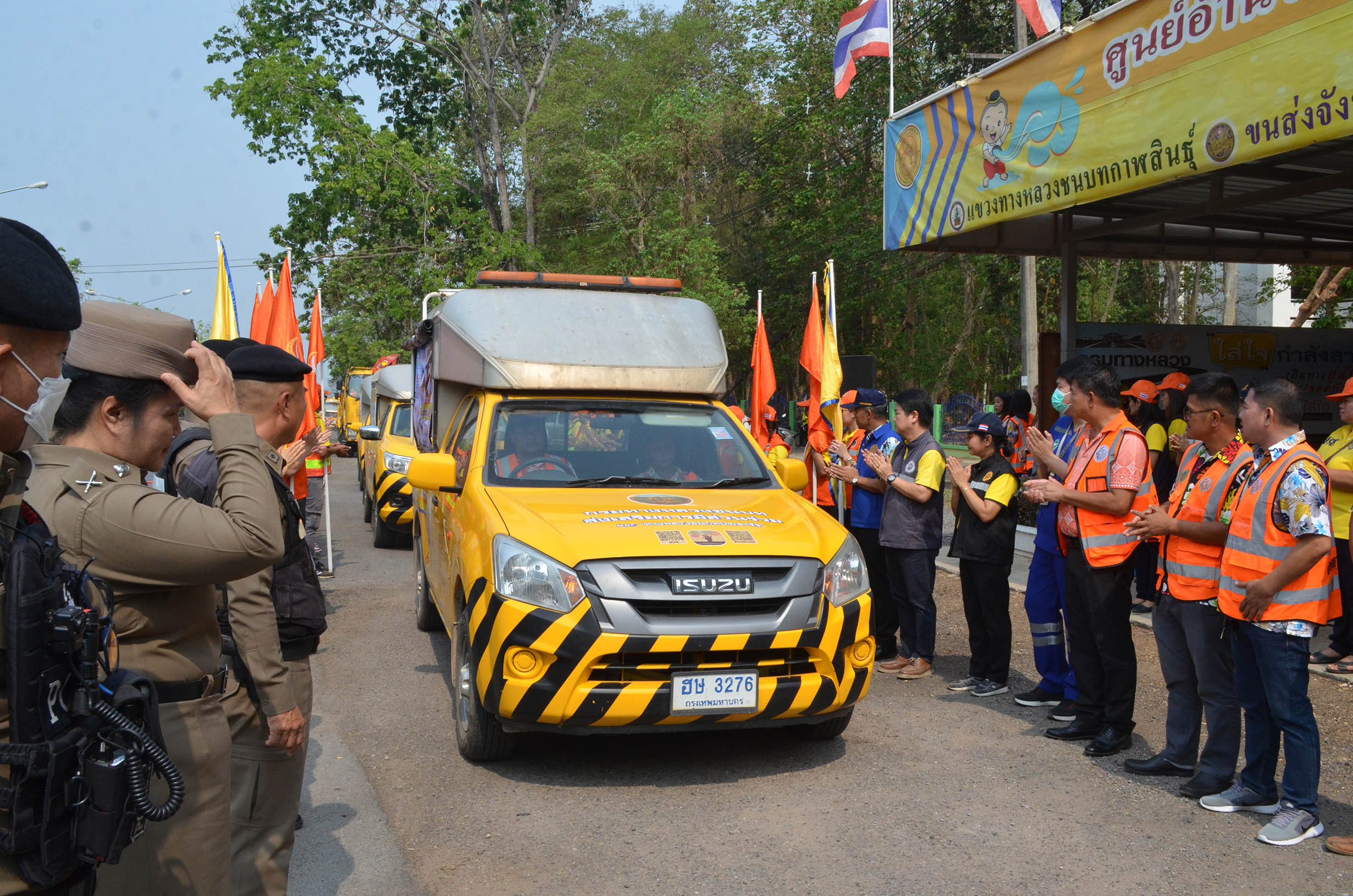 แขวงทางหลวงกาฬสินธุ์เปิดจุดบริการ-ตำรวจตั้งด่านเข้มป้องกันอุบัติเหตุสงกรานต์