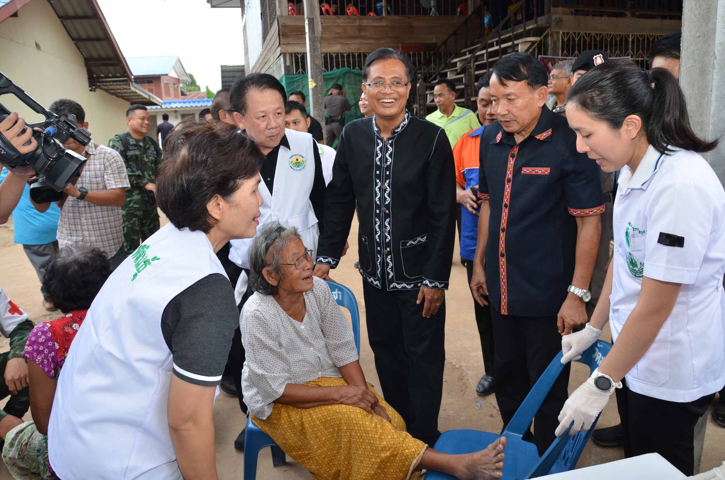 หมอกาฬสินธุ์ลุยปูพรมเยี่ยวยาน้ำท่วม