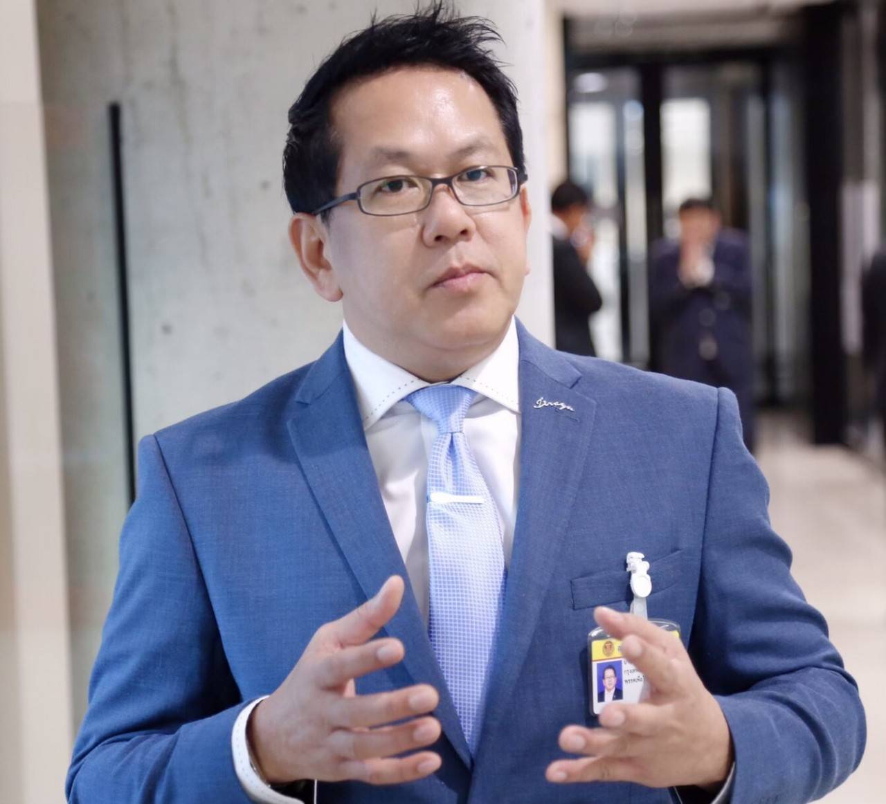 ครบปีจะได้ไหม.? "จิรายุ" โวยแทนลูกจ้างพนักงานบริษัทถูกหักเงินประกันสังคม เยียวยา 5 พันก็ชวด
