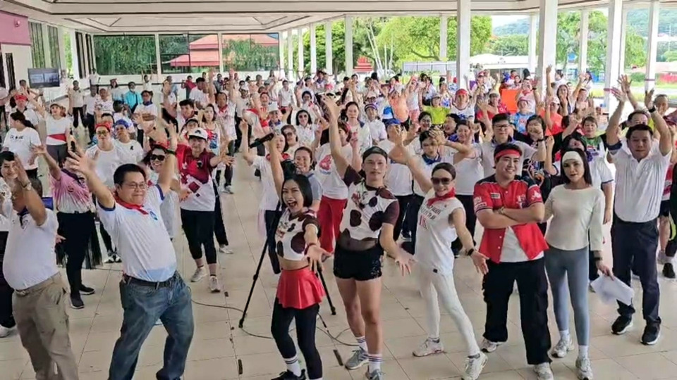 สีสัน ผอ.อ.ส.ค. นำทีมแดนซ์ “Milk Day Fit & Fun” โยกย้ายสุดมันส์รับวันดื่มนมโลก