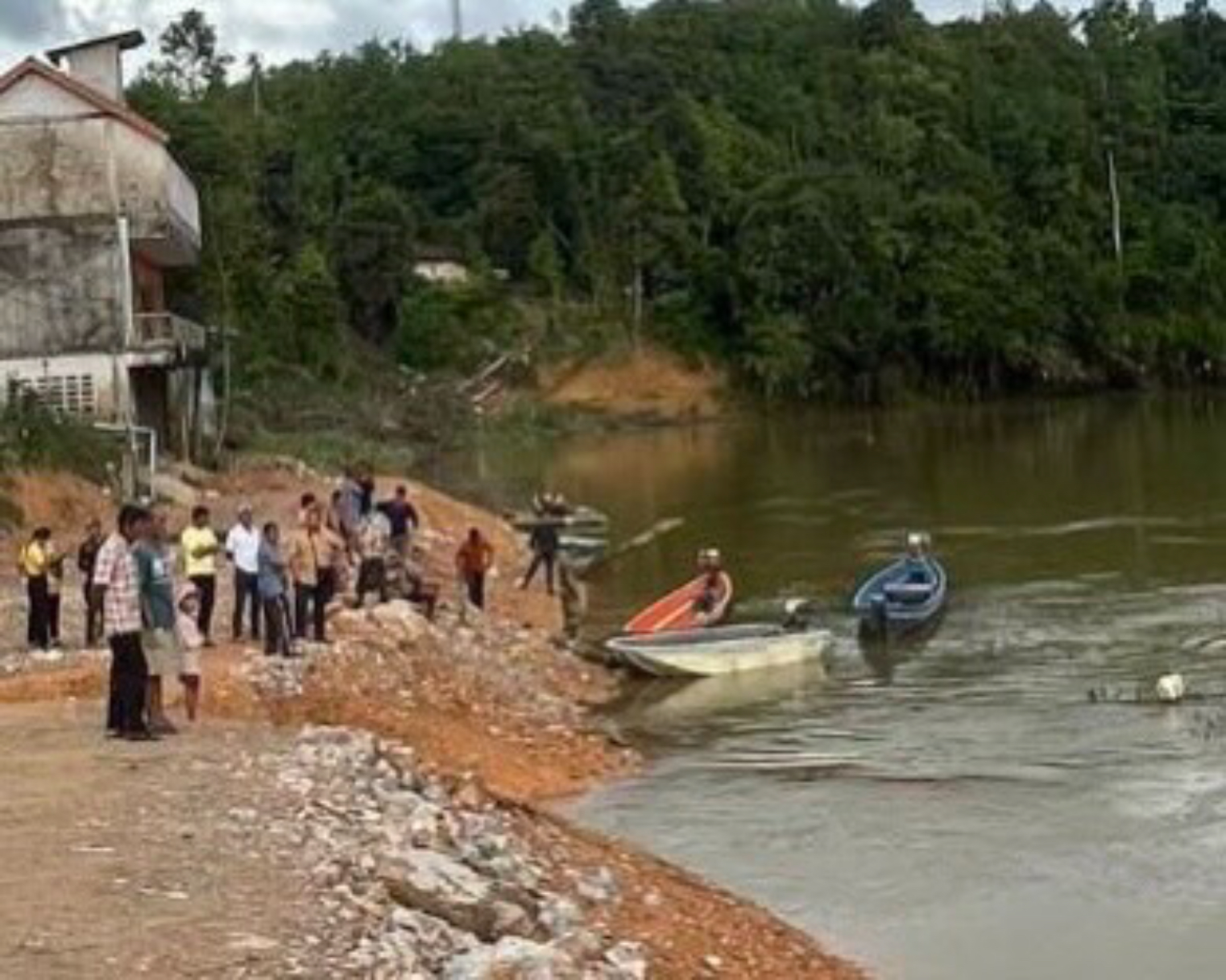 ระนอง ทหารกองกำลังเทพสตรี ถูกขบวนการขนยางเถื่อน ตีจมน้ำหายไปขณะเข้าทำการจับกุม