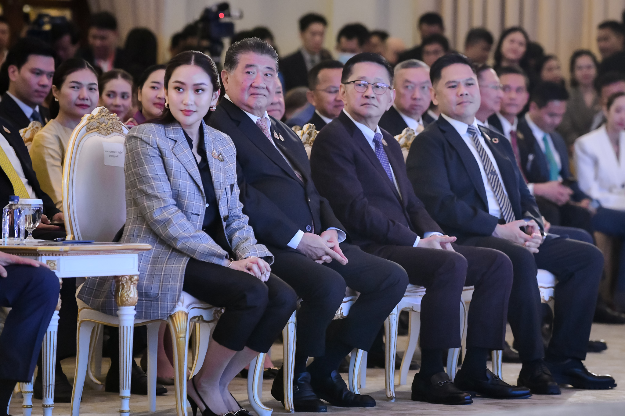 "รมว.ดีอี" เตือน "กลุ่มเปราะบาง" ระวังคอลเซ็นเตอร์ หลอกเงินดิจิตอลหมื่นบาท 