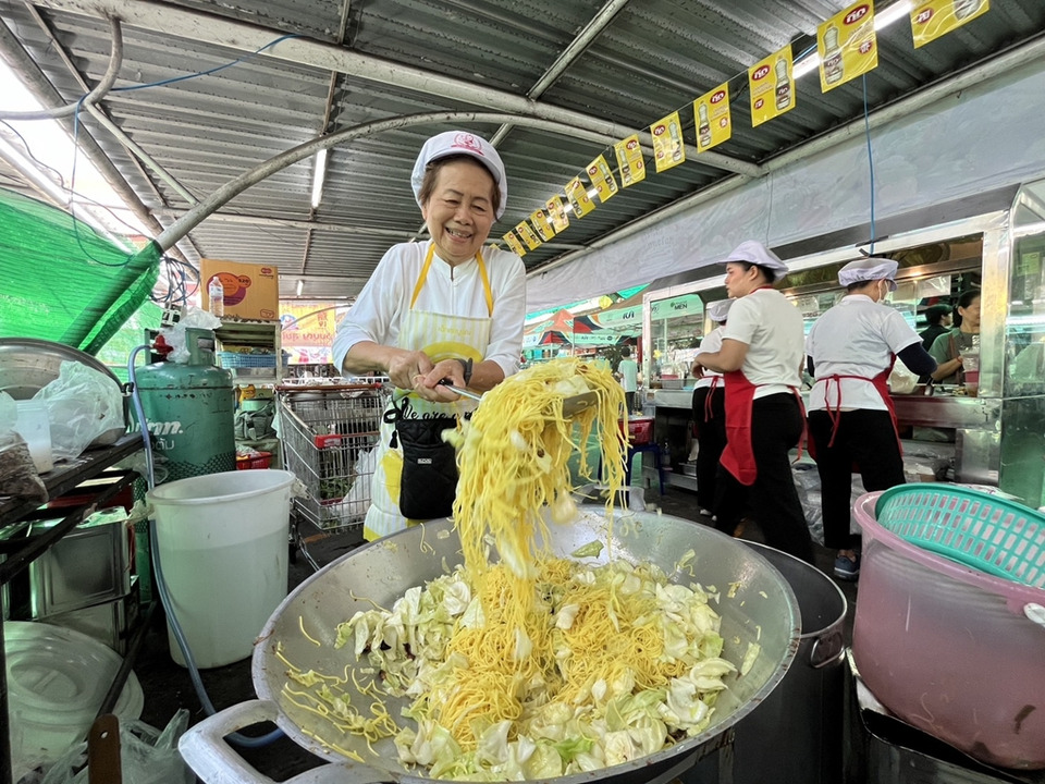 กินเจอุบลฯ ไม่จำเจ! ห้างยงสงวนจัดเมนูเจอีสาน–สุขภาพกว่า 100 เมนู ราคาย่อมเยา