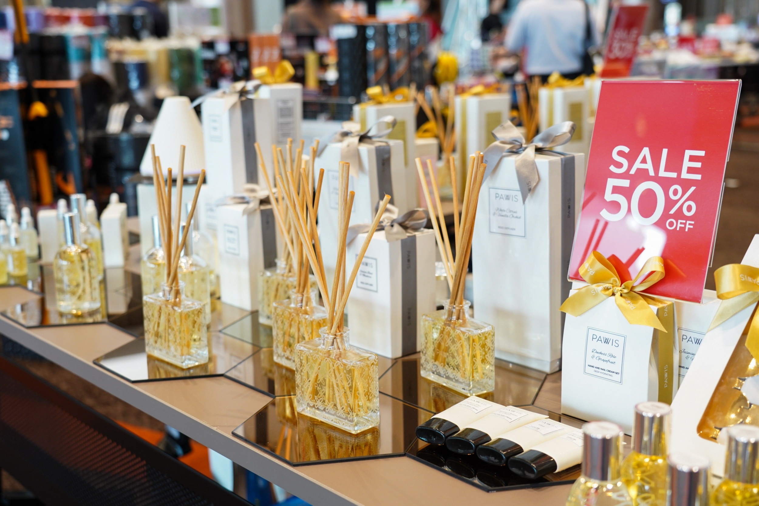 ไอคอนสยาม จัดงาน  “SIAM Smile Market” ยกทัพสินค้าลดราคาสูงสุด 80% 