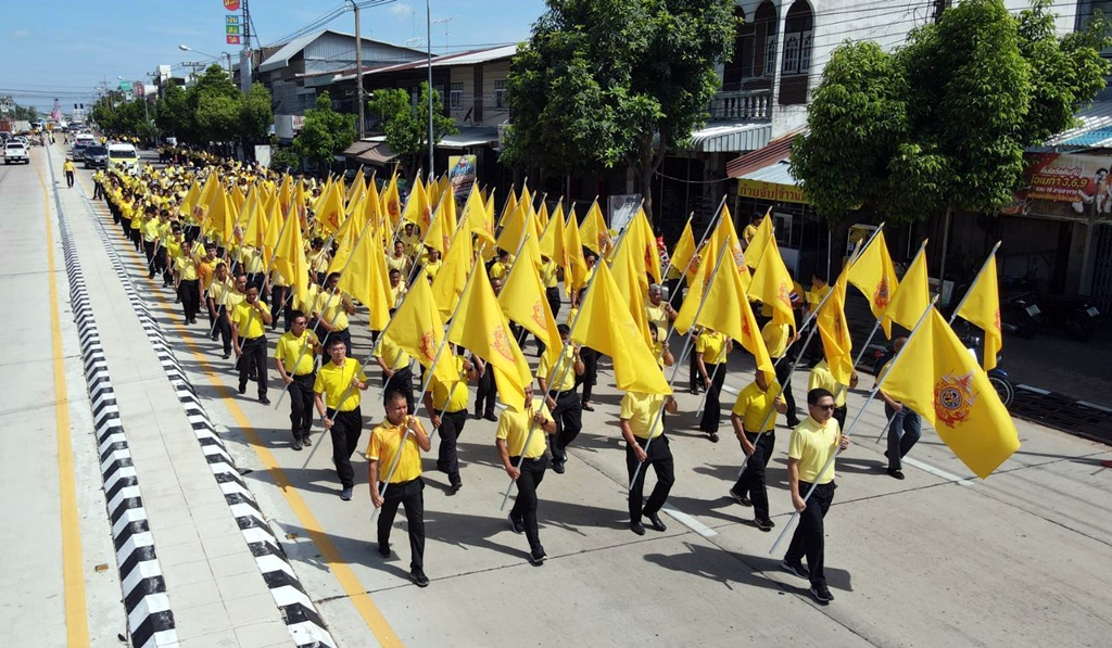 ผู้ว่าฯยโสธร นำเคลื่อนขบวนธงตราสัญลักษณ์งานเฉลิมพระเกียรติฯ ส่งมอบจังหวัดศรีสะเกษ