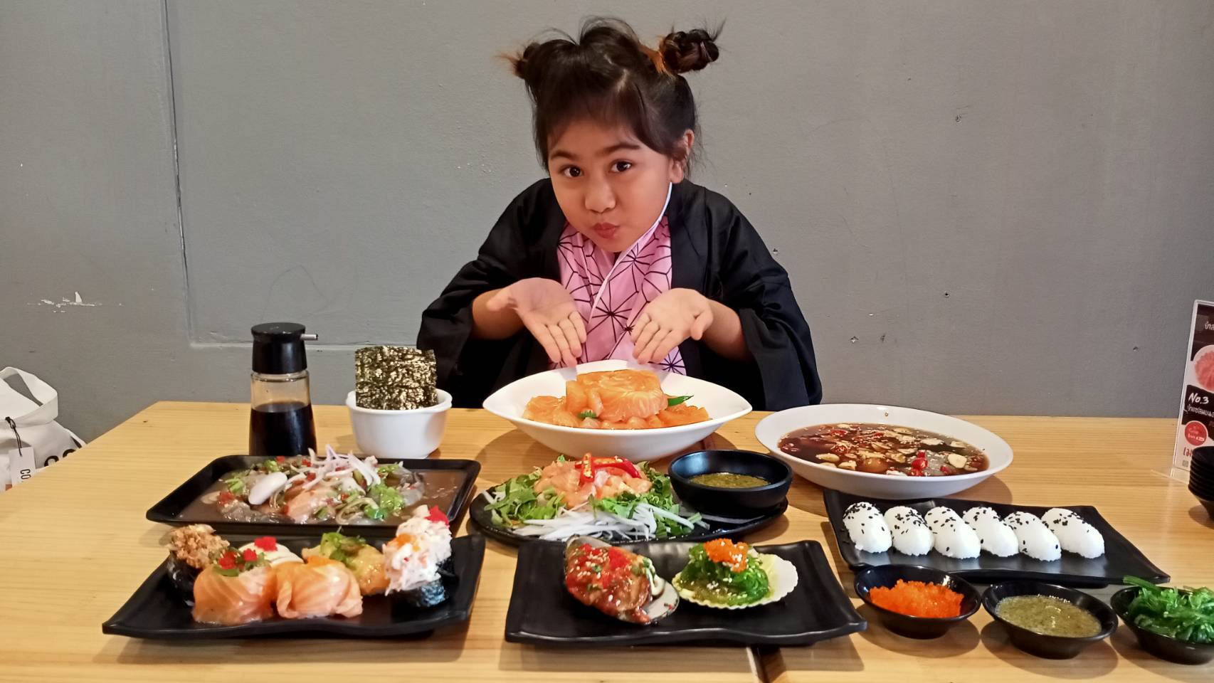 จึ้งไม่หยุดฉุดไม่อยู่ "ซูชินารา" อร่อยคำโต เริ่มต้น 5บาท 