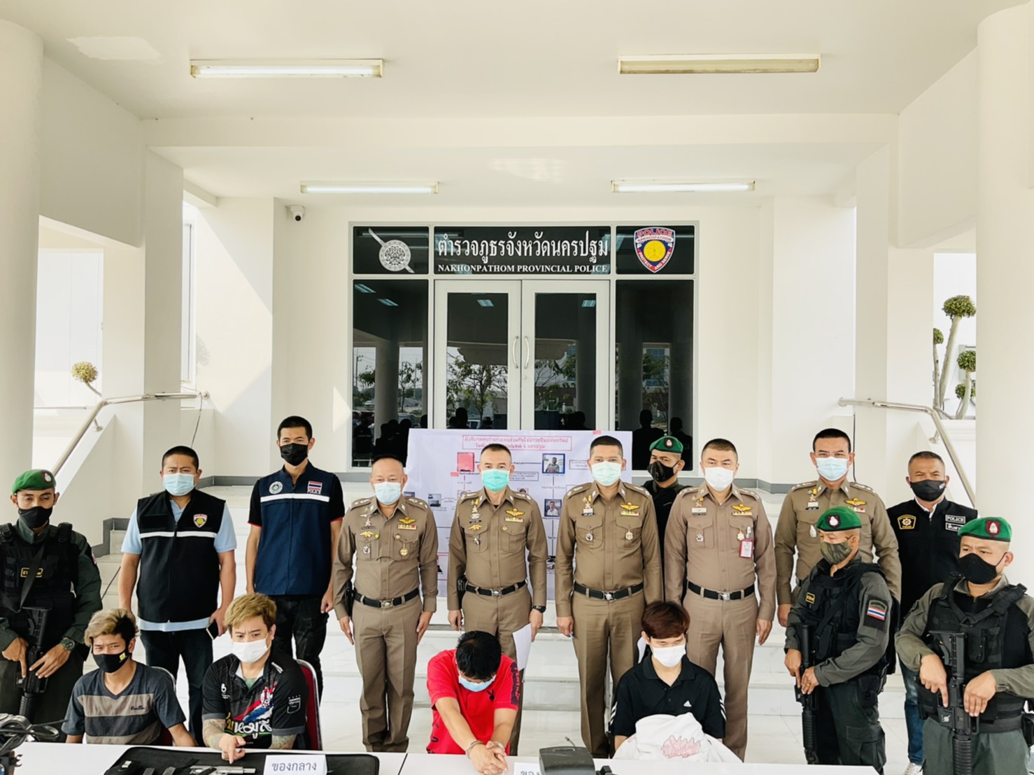 ตร.ภ.7 รวบแก๊งคนร้ายใช้อาวุธปืนปล้นทรัพย์ในพื้นที่ สภ.พุทธมณฑล 