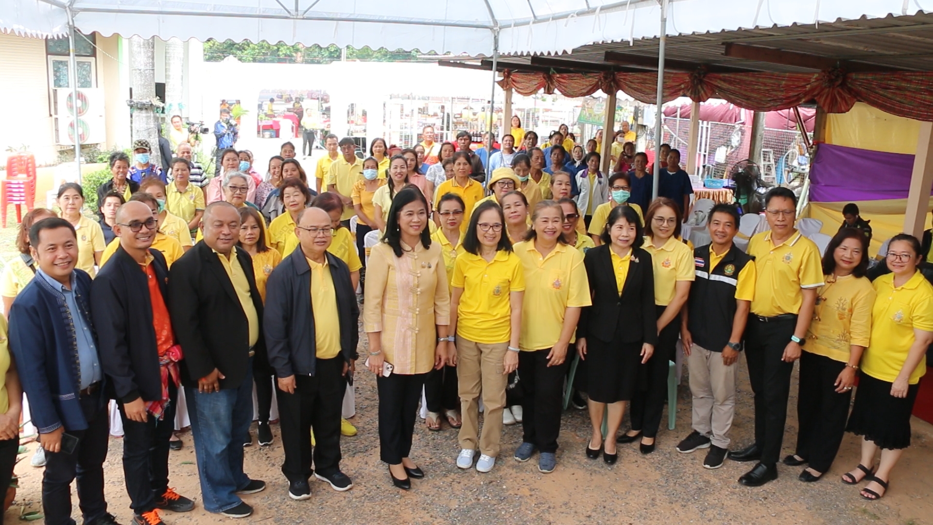 อ.ต.ก.ขอนแก่น จัดงานปลูกได้ ขายดี By อ.ต.ก.เฉลิมพระเกียรติ 72 พรรษา 