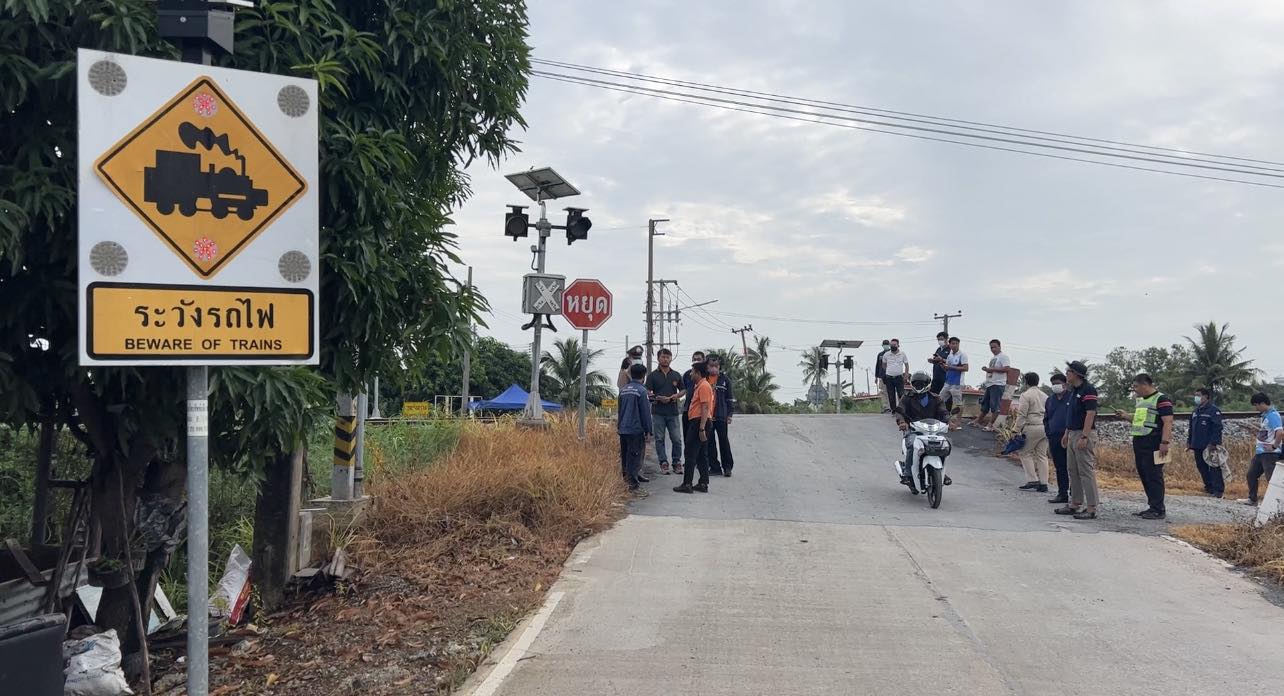 การรถไฟฯยันสัญญาณไฟเตือนทางข้ามไม่ขัดข้อง ใช้ได้ตามปกติ ย้ำไม่ใช่สาเหตุรถไฟชนรถกระบะใกล้ที่หยุดรถคลองอุดมชลจร 