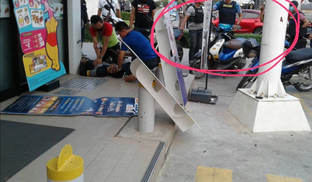 ระทึก! ตร.บุรีรัมย์ดวลปืนคนร้ายกลางห้างดังวิสามัญดับ!