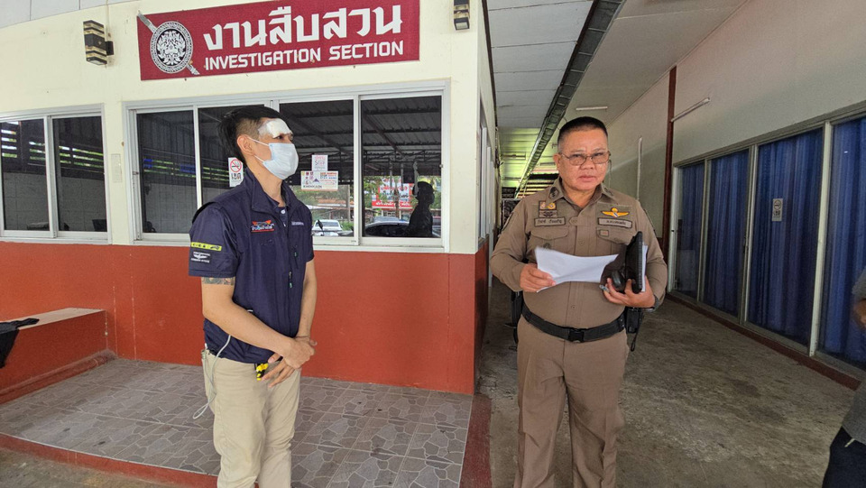 “โม บ้านไผ่” หอบชุดเปื้อนเลือดแจ้งความเอาผิดรอง ผกก.สภ.บ้านไผ่ จี้ตรวจกล้องวงจรปิดหาข้อเท็จจริง