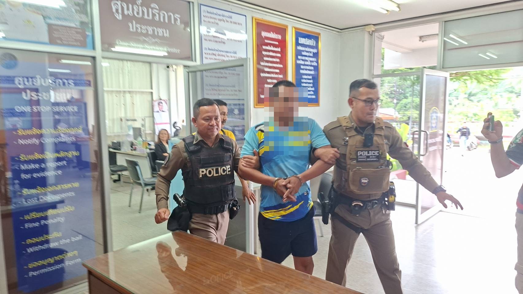 ไม่รอดคุก! ปิดล้อมกดดันคุมตัวมือปืนโหดยิงภารโรงดับคาบ้าน แฉประวัติขาใหญ่เข้าออกคุกเป็นว่าเล่น