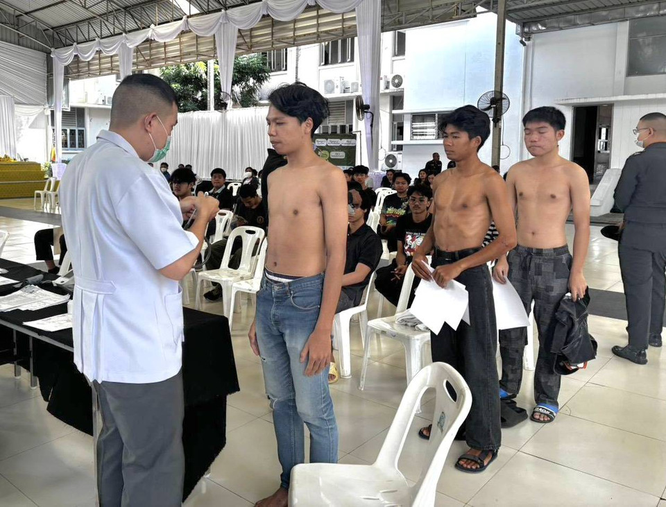 สมุทรสาครคัดเลือกทหารกองเกินปี 2569 ผ่านระบบออนไลน์ครั้งแรก บรรยากาศเรียบร้อย