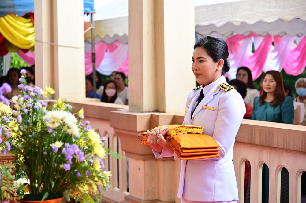 มหาวิทยาลัยราชภัฏสวนสุนันทา นำผ้าพระกฐิน ถวายพระสงฆ์จำพรรษาถ้วนไตรมาส ที่วัดพระประโทณเจดีย์วรวิหาร 