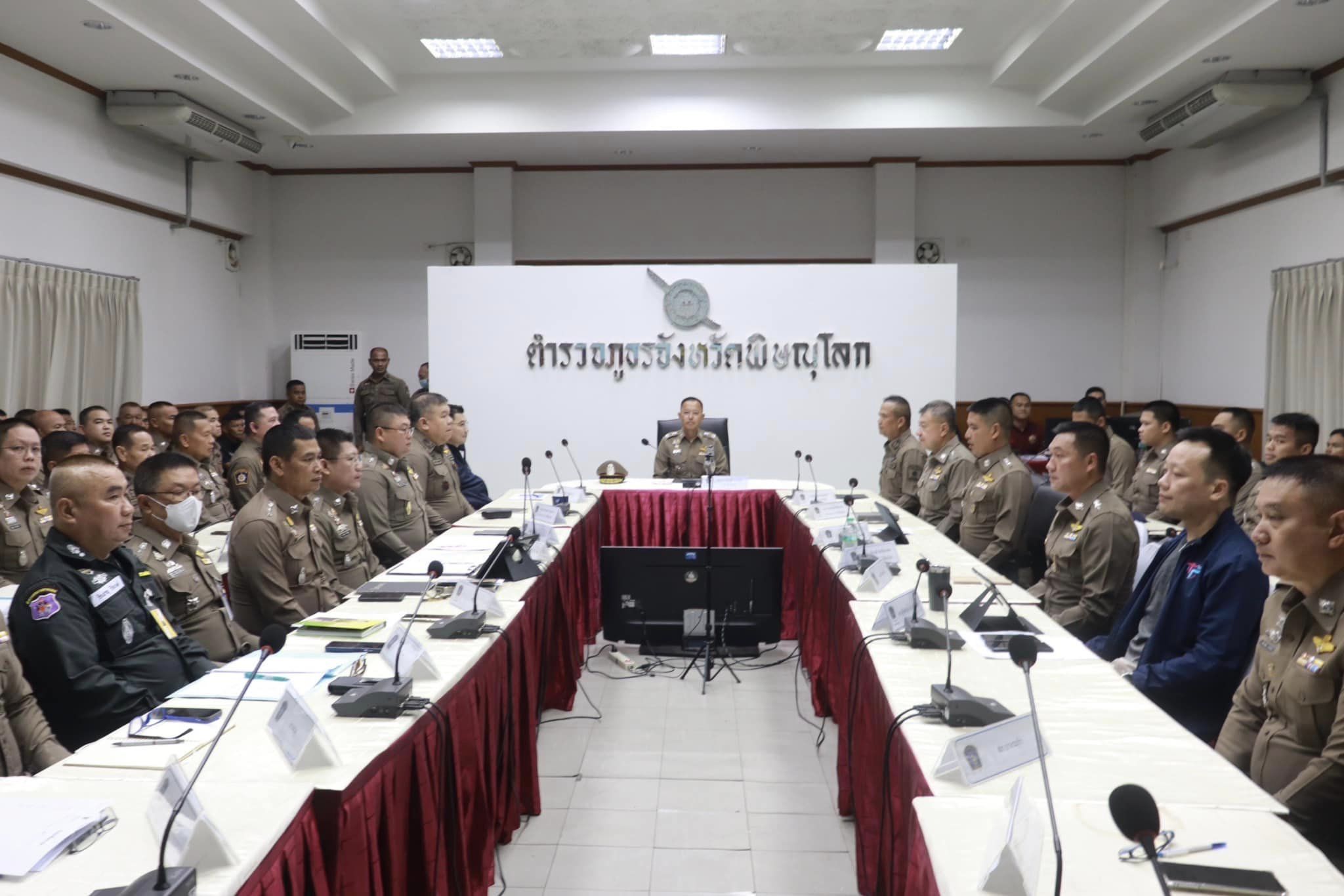 รอง ผบช.ภ.6 ประชุมแถลงแผนถวายความปลอดภัย สมเด็จพระเจ้าลูกยาเธอ เจ้าฟ้าทีปังกรรัศมีโชติฯ เสด็จไปทรงบำเพ็ญพระกุศลถวายผ้าพระกฐิน ณ วัดพระศรีรัตนมหาธาตุฯ