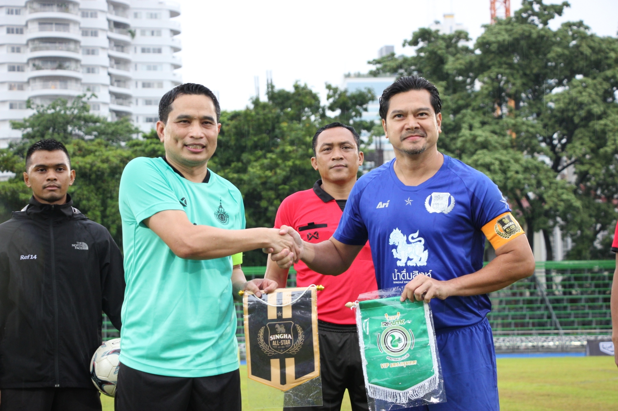   อธิการบดี มทร.กรุงเทพ พร้อมคณะ ร่วมกิจกรรมเปิดสนามกีฬา UTK Stadium