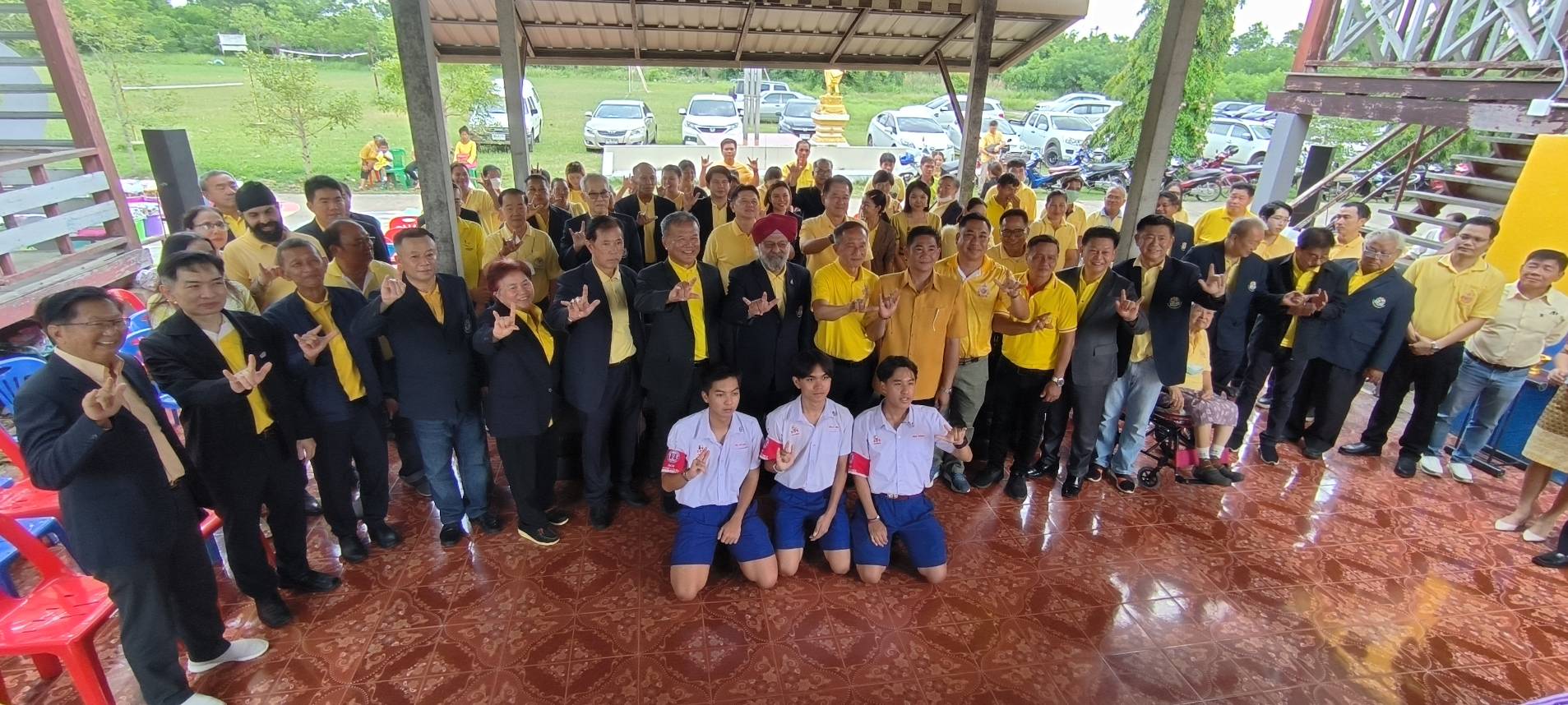 ศิษย์เก่าอัสสัมชัญโคราชเทิดพระเกียรติ ร.10 มอบอุปกรณ์เสริมศักยภาพสร้างโอกาสการเรียน