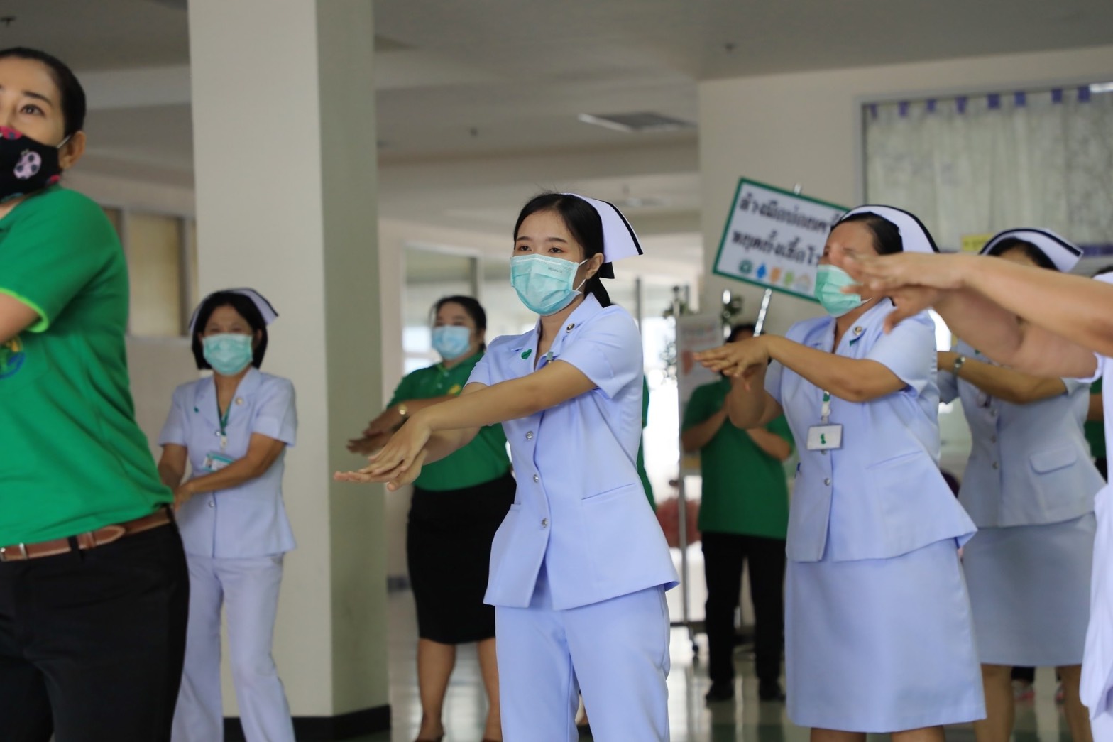 พยาบาล รพ.ประจวบฯ เต้นล้างมือป้องกันโควิด  ในวันพยาบาลสากล