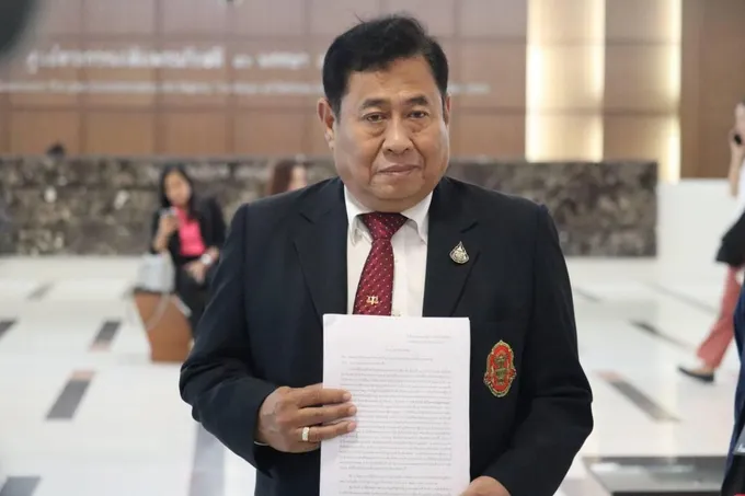 "ณฐพร โตประยูร"ยื่นปปช.สอบ "208สส.-สว."ลุยโหวตร่างรธน.วาระสาม ชี้จงใจใช้อำนาจขัดรัฐธรรมนูญ 