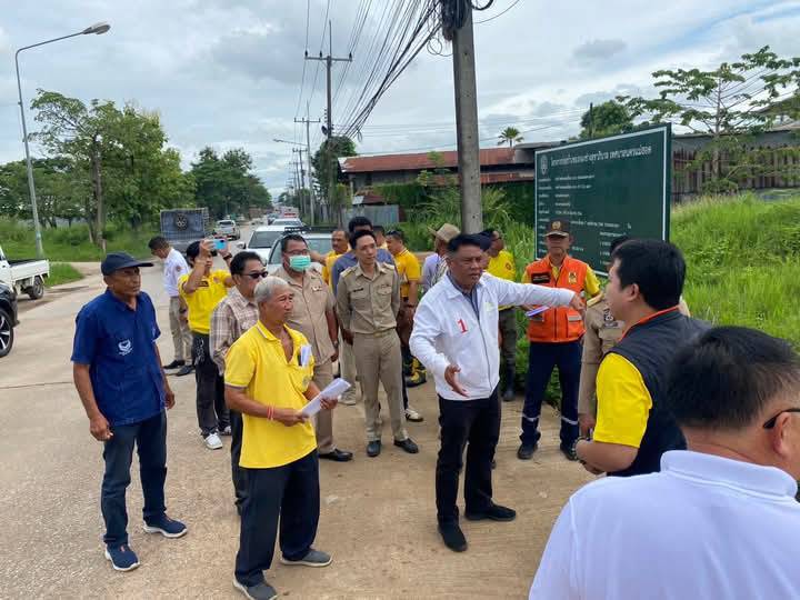 แม่สอดฝนถล่ม! นายอำเภอ–ว่าที่นายกนครแม่สอดลงพื้นที่เร่งแก้น้ำท่วมขัง
