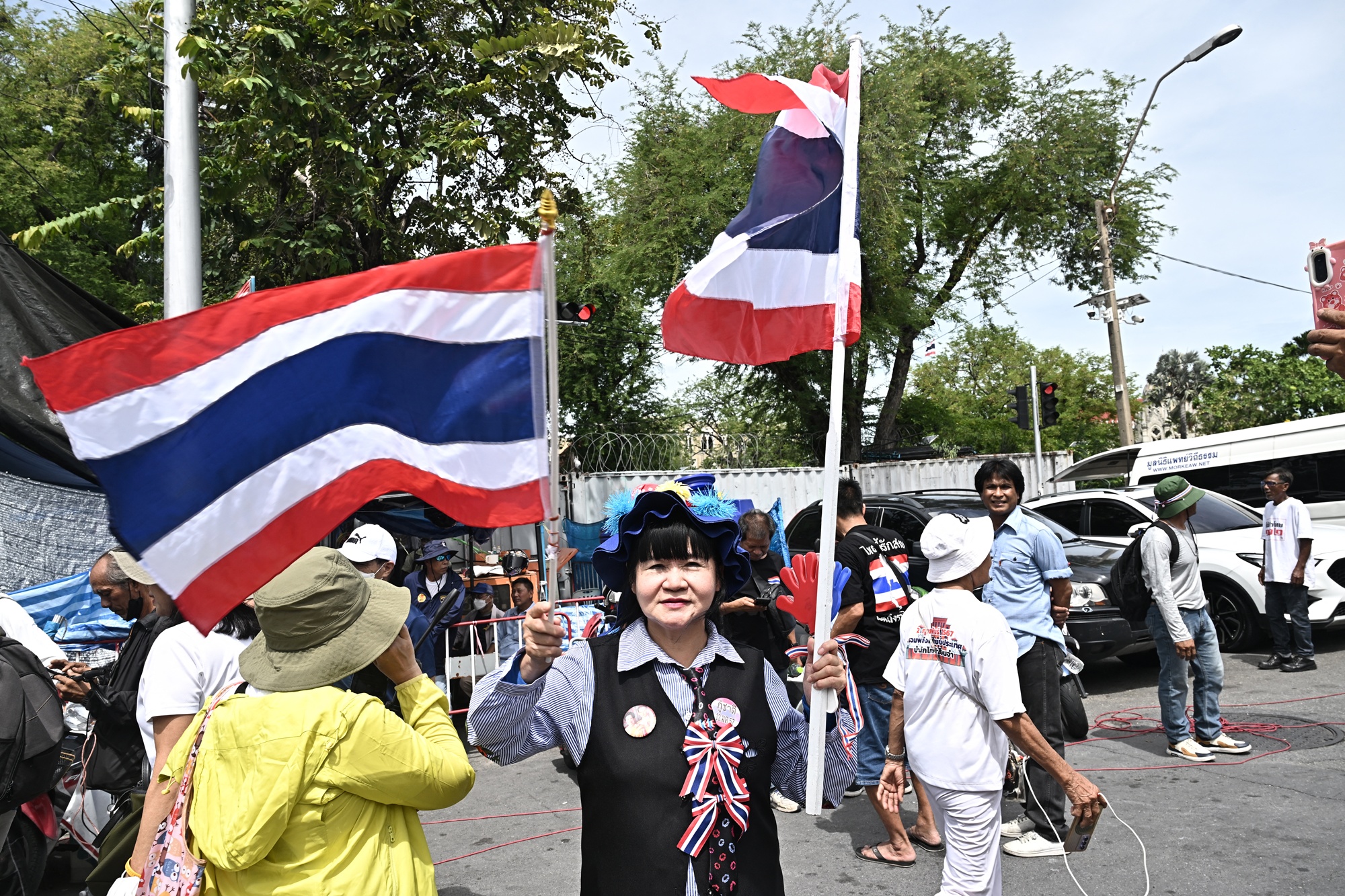 มาตามนัด! มวลชน "รวมพลังแผ่นดินฯ" ทยอยเข้าร่วมชุมนุมที่อนุสาวรีย์ชัยฯ
