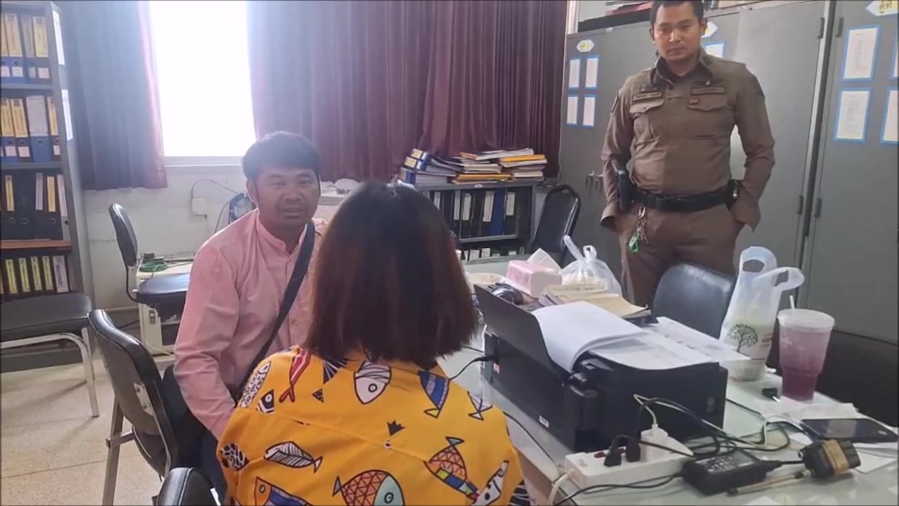 อุดรธานี ผัวคลั่งยา หึงโหดกำปั้นทุบหน้าเมียรุ่นพี่หน้าปูด ลากไปขังลวดหนามรัดคอเกือบตาย