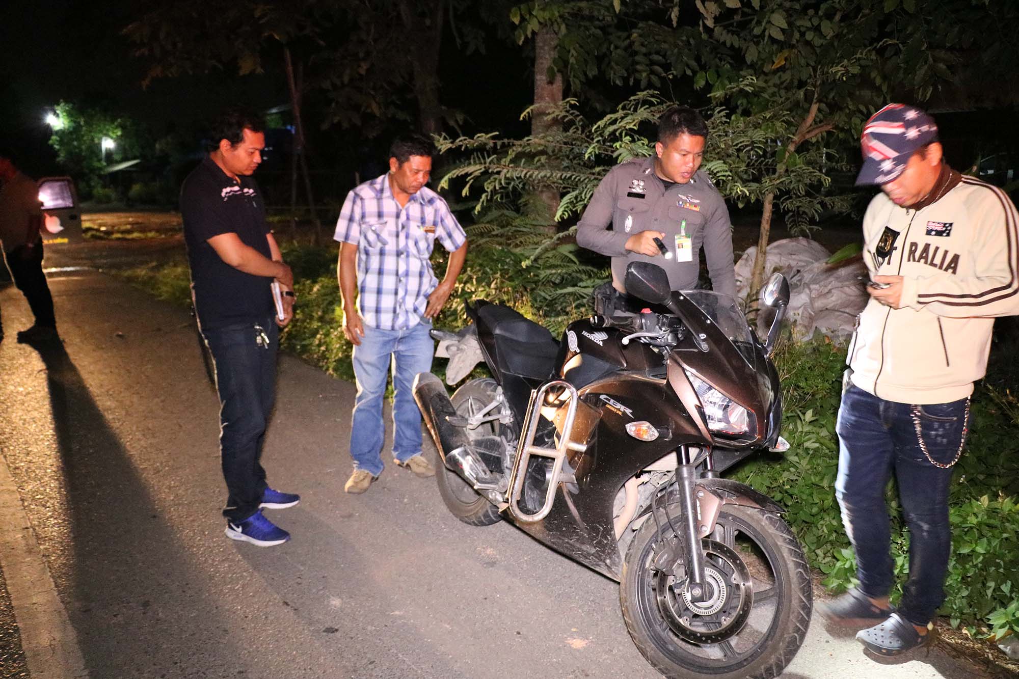 คนร้ายเหิมยิงใส่ตำรวจขณะตรวจพื้นที่ ถูกอส.ตำรวจบาดเจ็บ 1 นาย