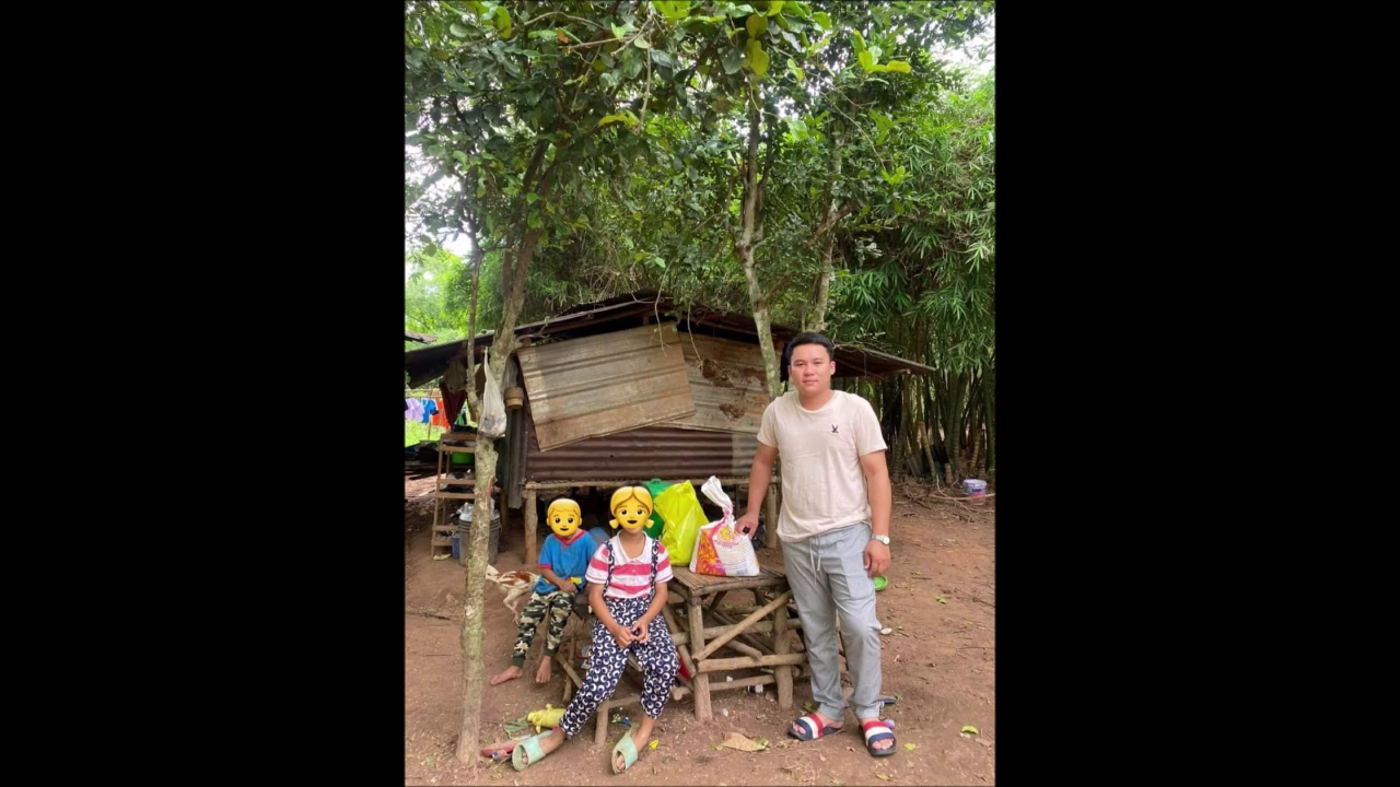 ครูอุดรฯโพสต์เห็นแล้วหดหู่ วอนช่วยเหลือ 5 ชีวิต ไร้บ้านสร้างกระต๊อบอยู่ในป่าสักไม่มีไฟฟ้าใช้