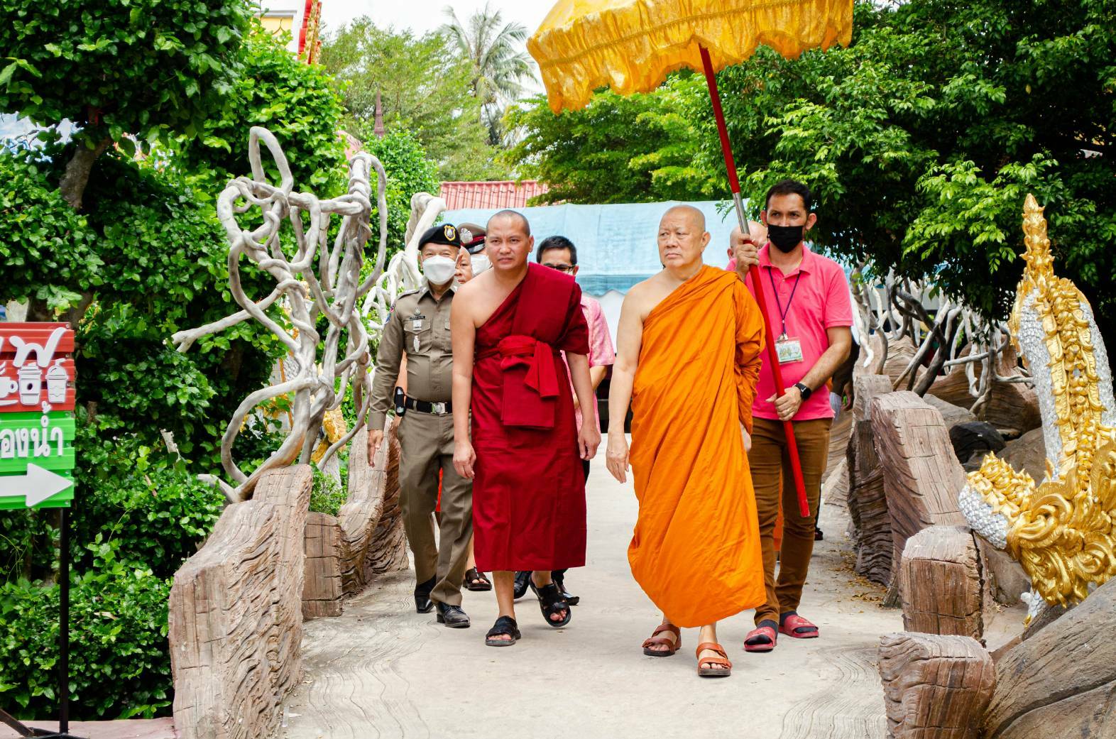 สมเด็จพระมหารัชมงคลมุนี (สมเด็จธงชัย) เป็นประธานเปิดป้ายเรือนรับรอง วัดมณีวงศ์ จ.นครนายก