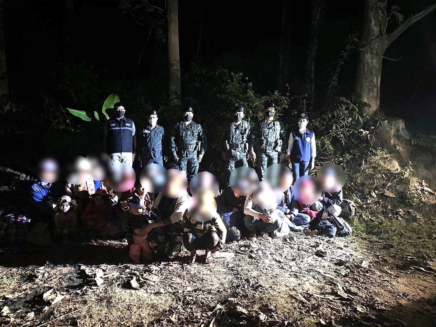 ฉก.ทัพเจ้าตากจับด่างด้าวริมน้ำรวกเชียงแสน 22 คนไปทำงานเชียงใหม่