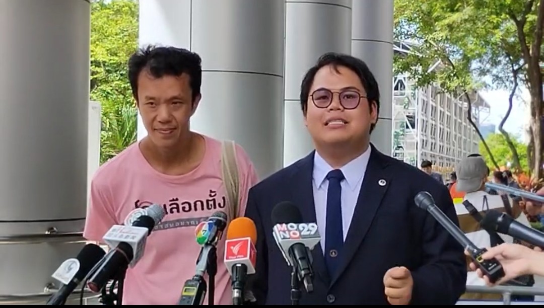ศาล 'ยกฟ้อง' คดีม็อบ 'ขวางขบวนเสด็จฯ'